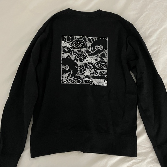 UNIQLO x KAWS Sesame Street Black Sweatshirt - Picture 2 of 3